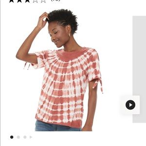 Woman’s tie-sleeve t-shirt